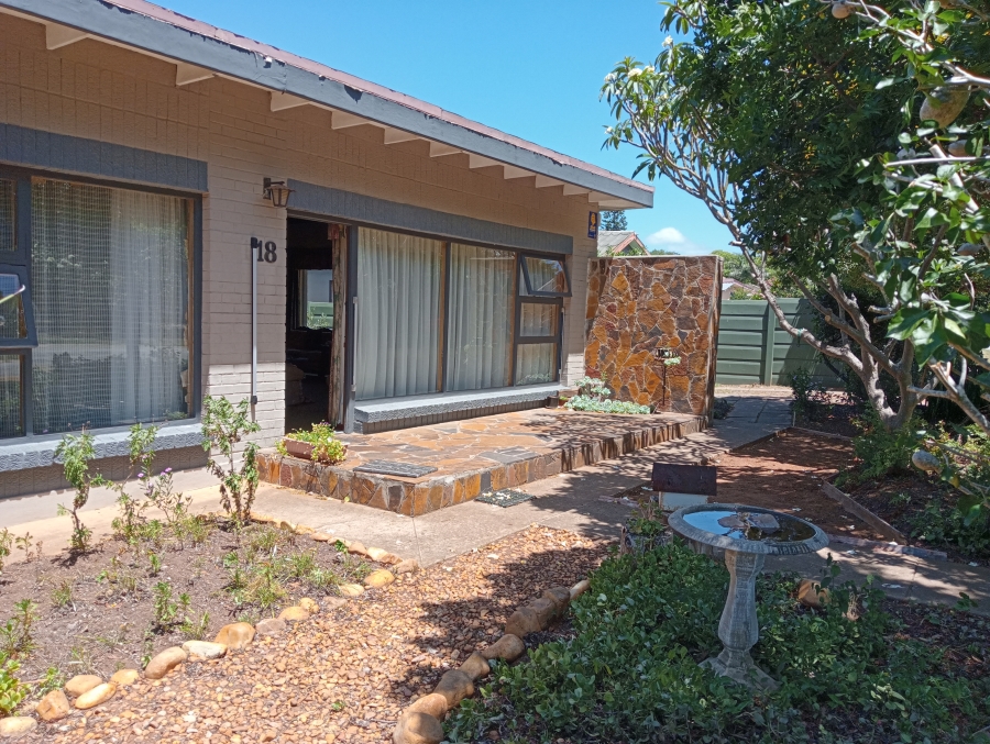 4 Bedroom Property for Sale in Bothasrus Eastern Cape